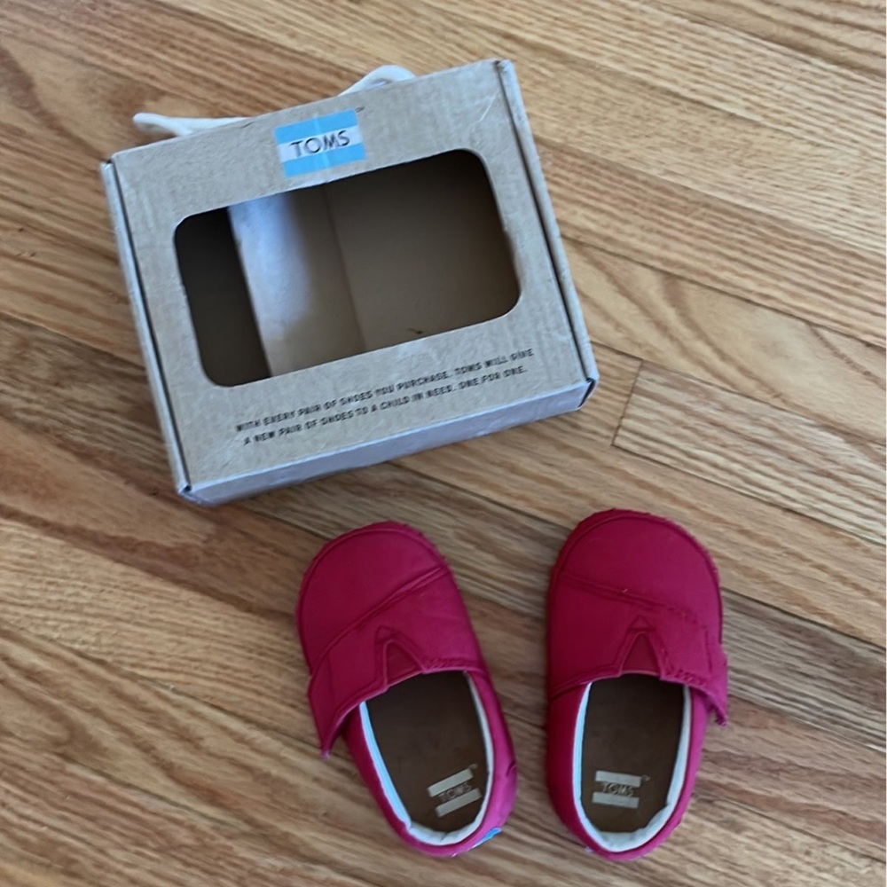 Toms Infant Soft Slip On Crib Red Shoes size 4 - Picture 1 of 3